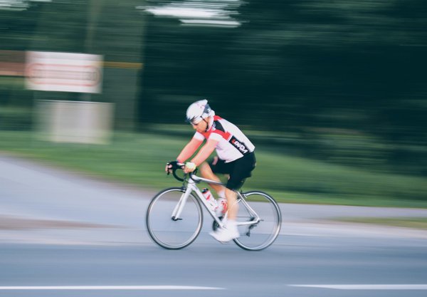 How can professional cyclists use data analytics to optimize their training?